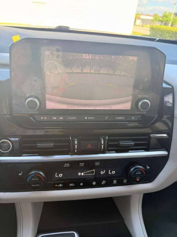 2022 Nissan Pathfinder SV