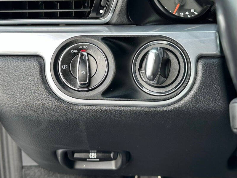 2018 Porsche 911 Carrera