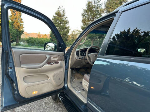 2005 Toyota Sequoia SR5