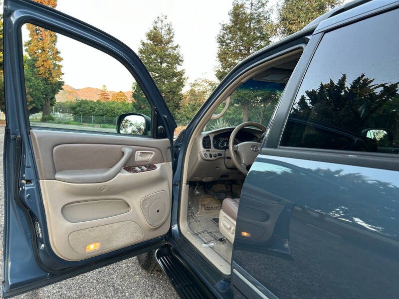 2005 Toyota Sequoia SR5