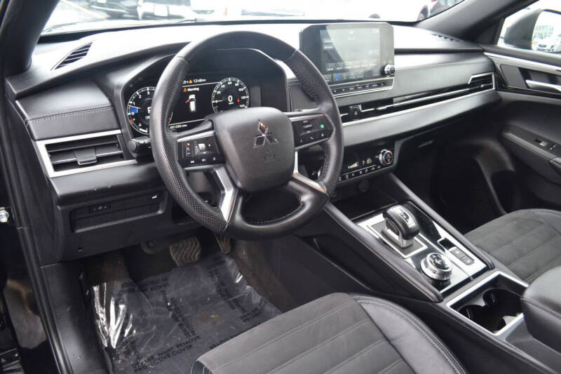 2023 Mitsubishi Outlander Black Edition