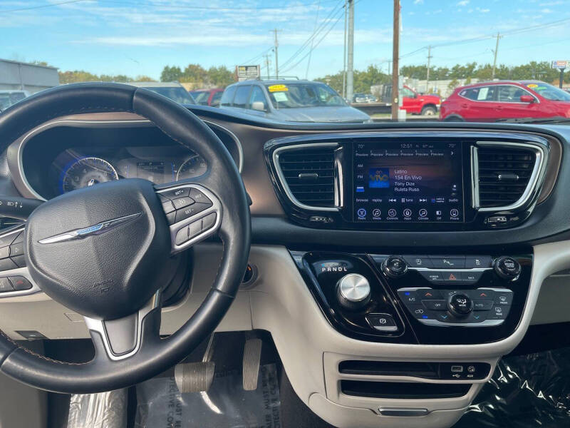 2017 Chrysler Pacifica Touring-L