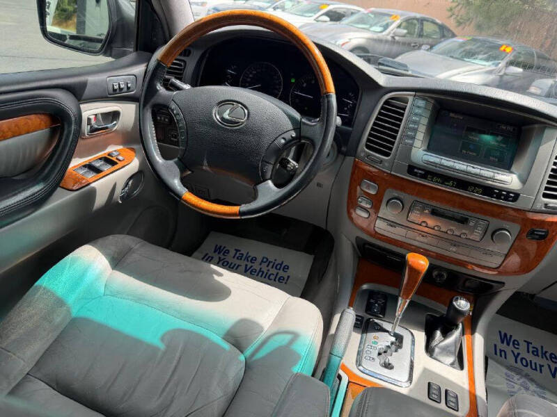 2004 Lexus LX 470