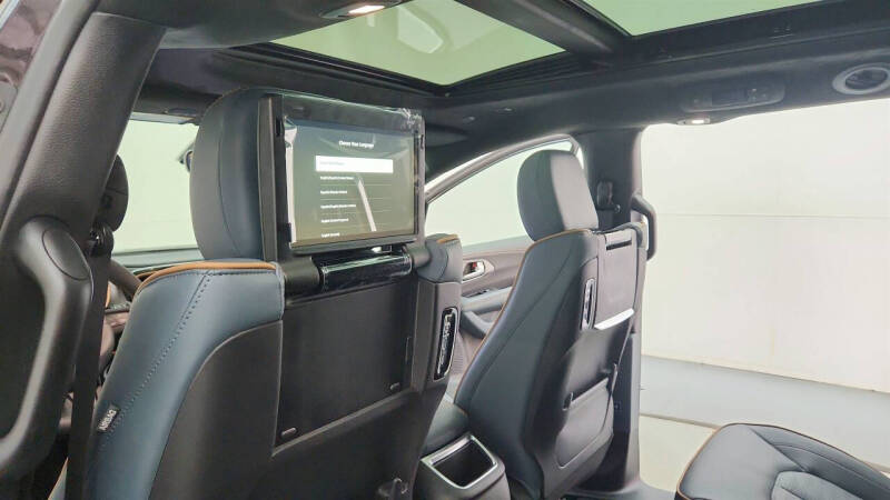 2027 Chrysler Pacifica Pinnacle