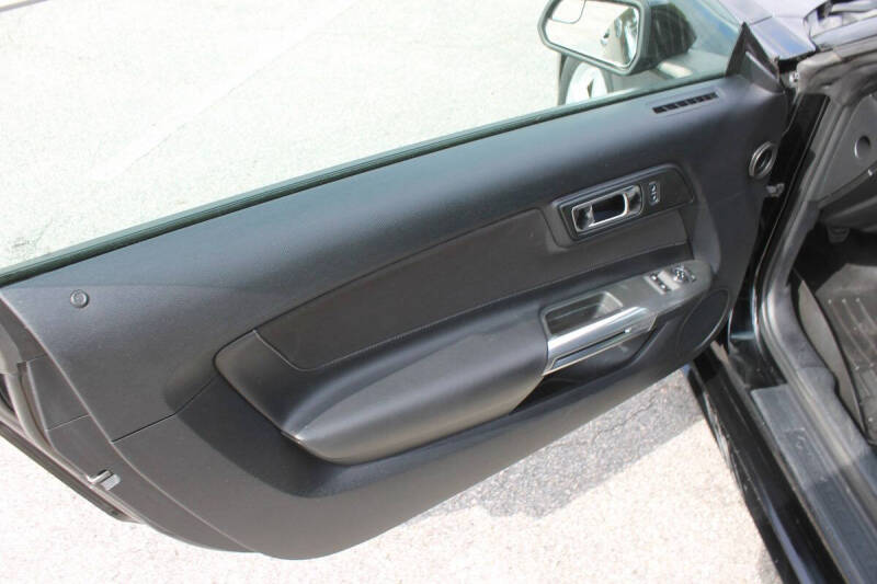 2016 Ford Mustang V6
