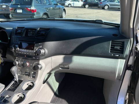 2011 Toyota Highlander SE