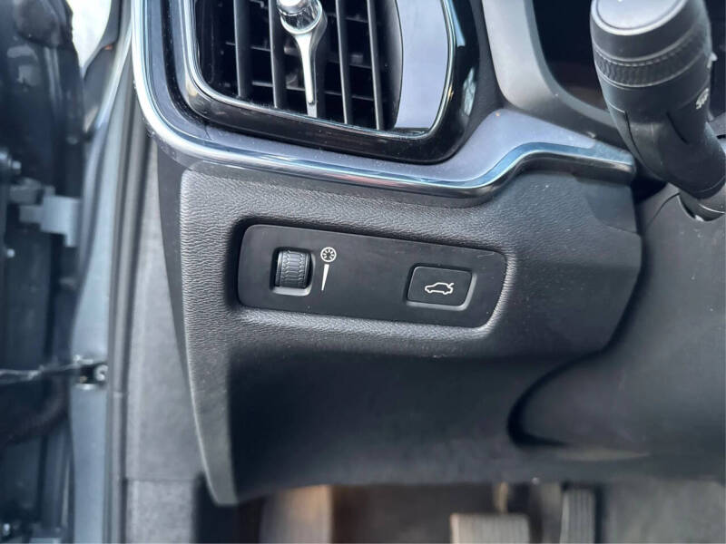 2019 Volvo S60 T6 Momentum