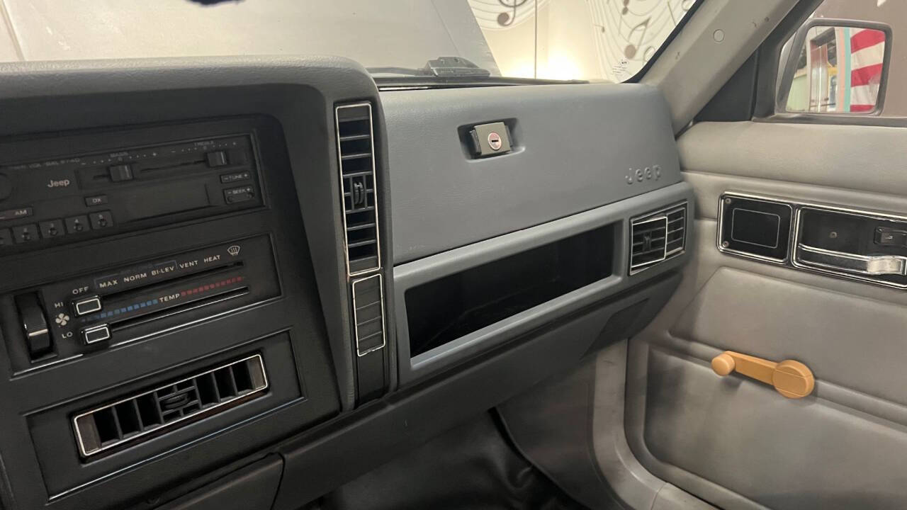 1991 Jeep Comanche 24