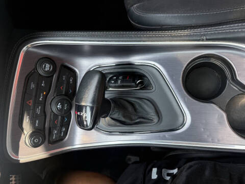 2017 Dodge Challenger 392 HEMI Scat Pack Shaker