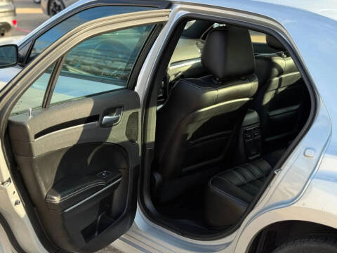 2023 Chrysler 300 S V6