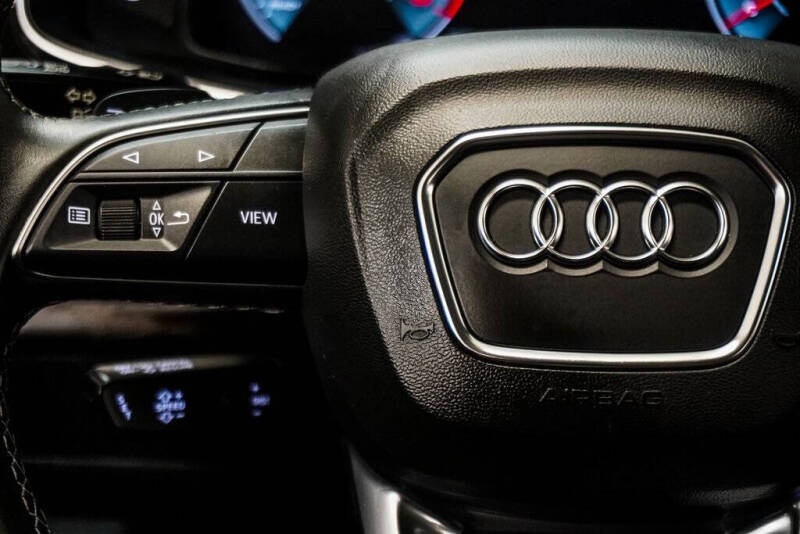 2022 Audi Q8 quattro Premium Plus 55 TFSI