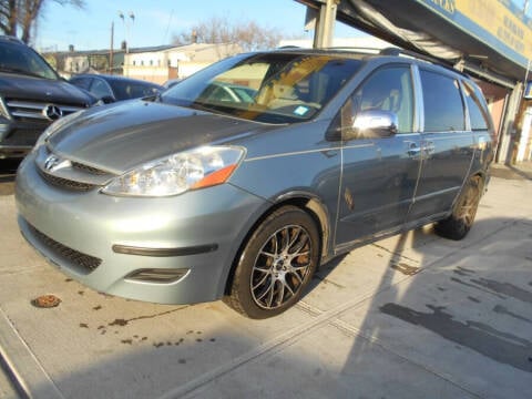 2008 Toyota Sienna for sale at AUTO FIELD CORP in Jamaica NY