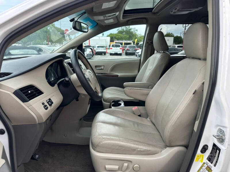 2012 Toyota Sienna