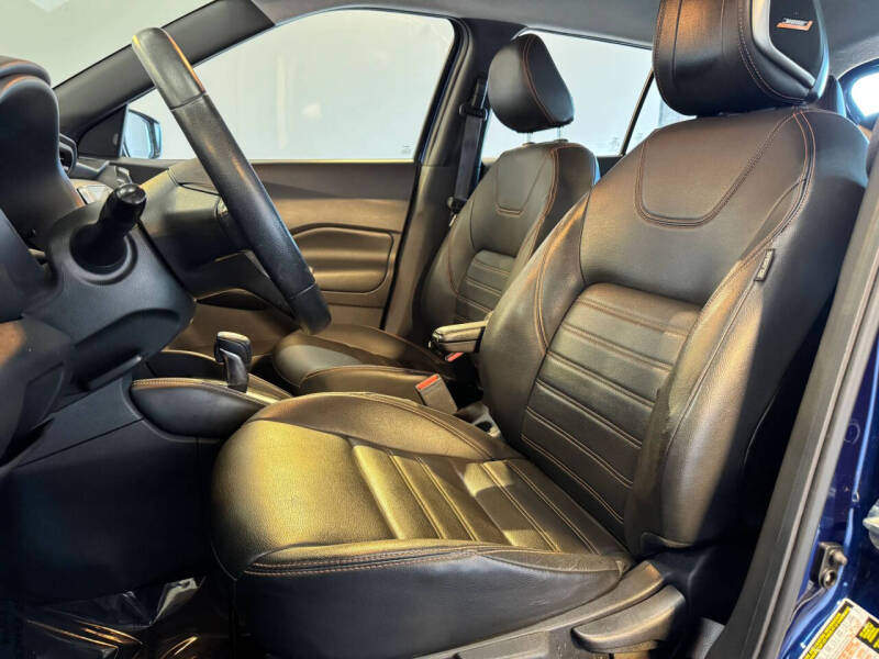 2020 Nissan Kicks SR