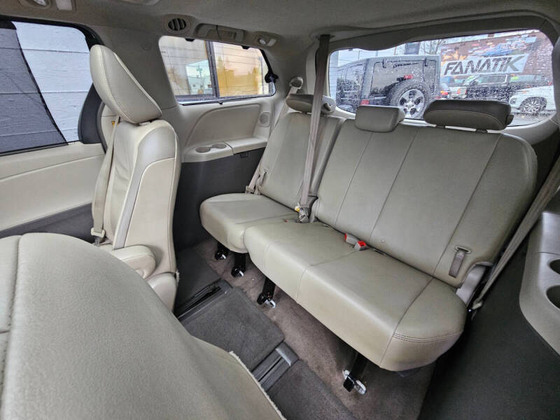 2014 Toyota Sienna Limited 7-Passenger