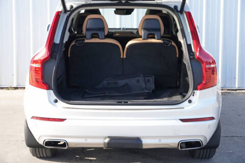 2016 Volvo XC90 T6 Momentum
