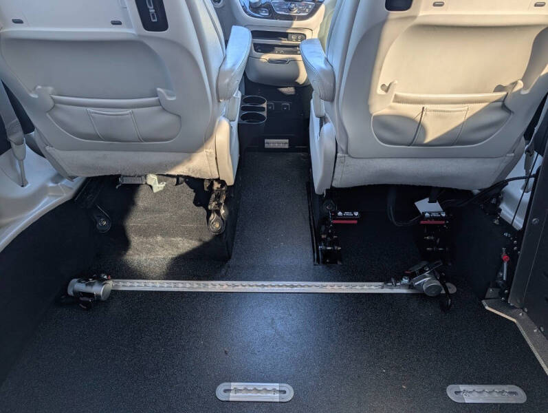 2017 Chrysler Pacifica Touring-L Plus