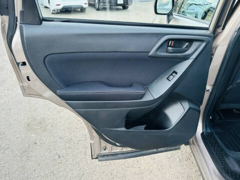 2015 Subaru Forester 2.5i