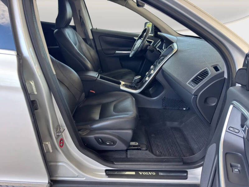 2016 Volvo XC60 T6 Drive-E