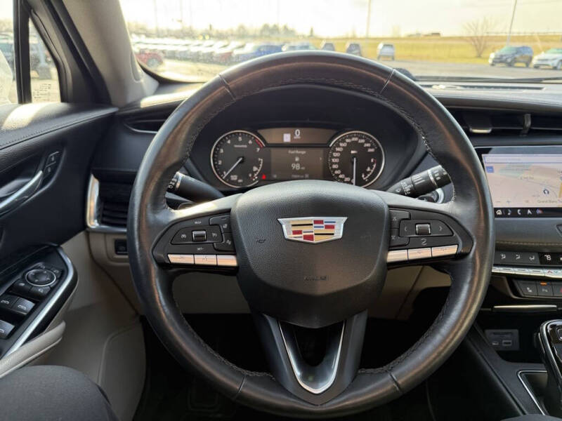 2022 Cadillac XT4 Premium Luxury