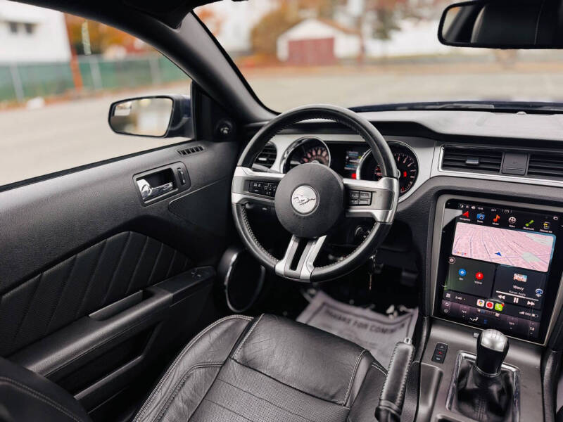 2014 Ford Mustang V6 Premium photo 17