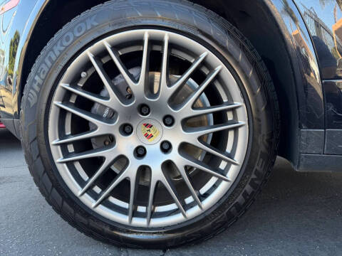 2017 Porsche Cayenne Platinum Edition