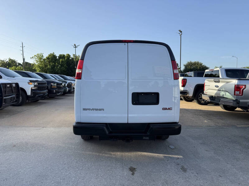 2022 GMC Savana 2500