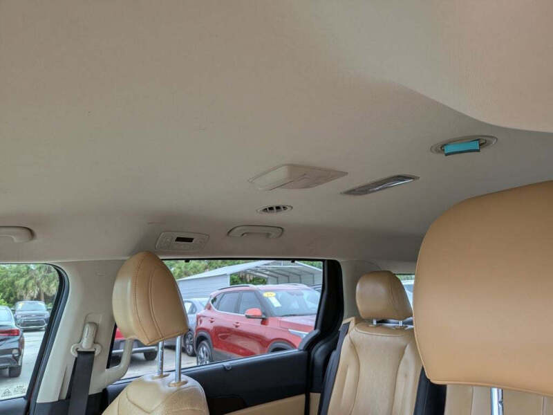 2024 Kia Carnival EX