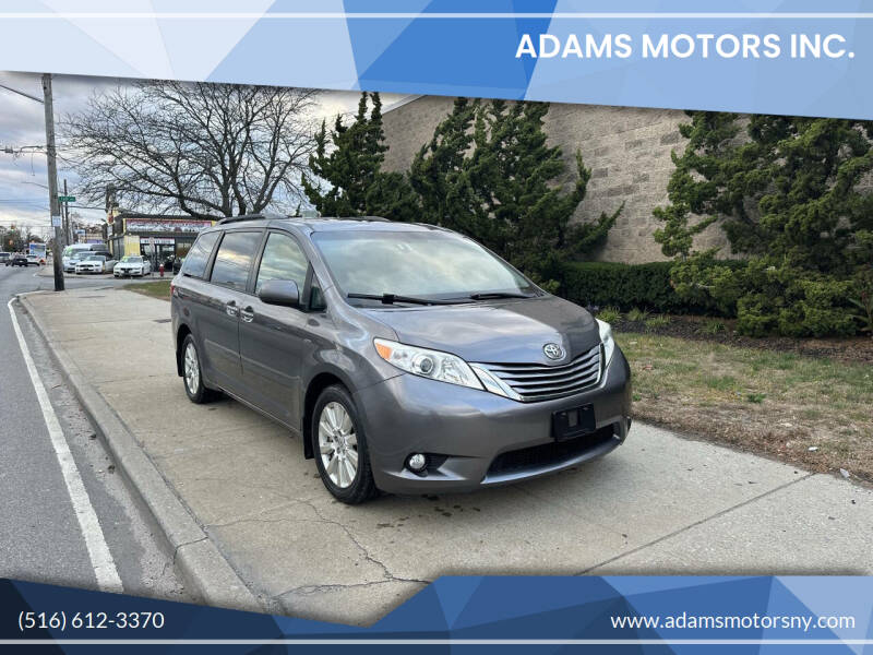 2017 Toyota Sienna XLE's photo