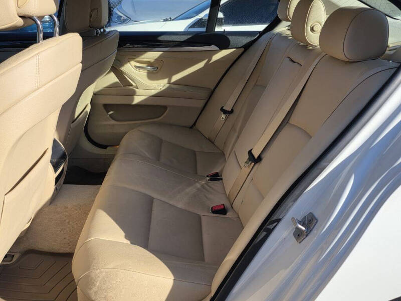 2011 BMW 5 Series 528i