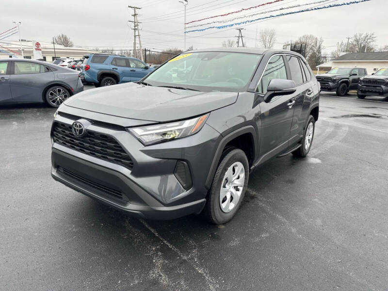 2025 Toyota RAV4 LE's photo