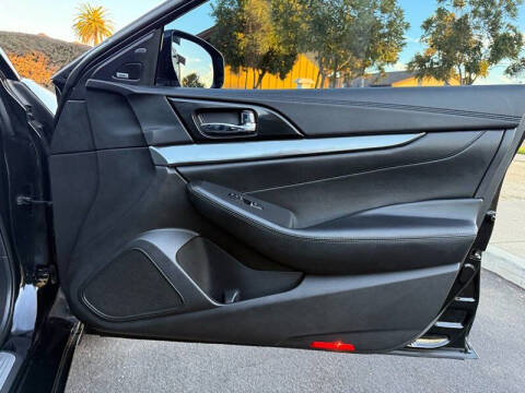 2017 Nissan Maxima 3.5 SR