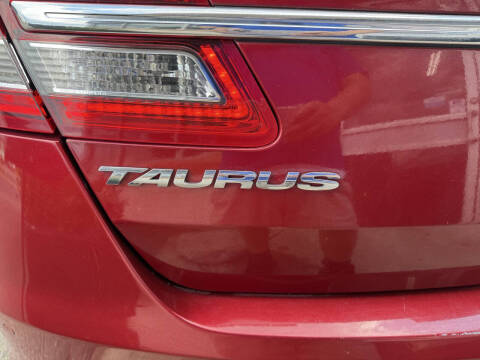 2015 Ford Taurus SEL