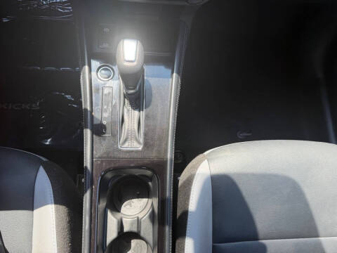 2022 Nissan Kicks SR