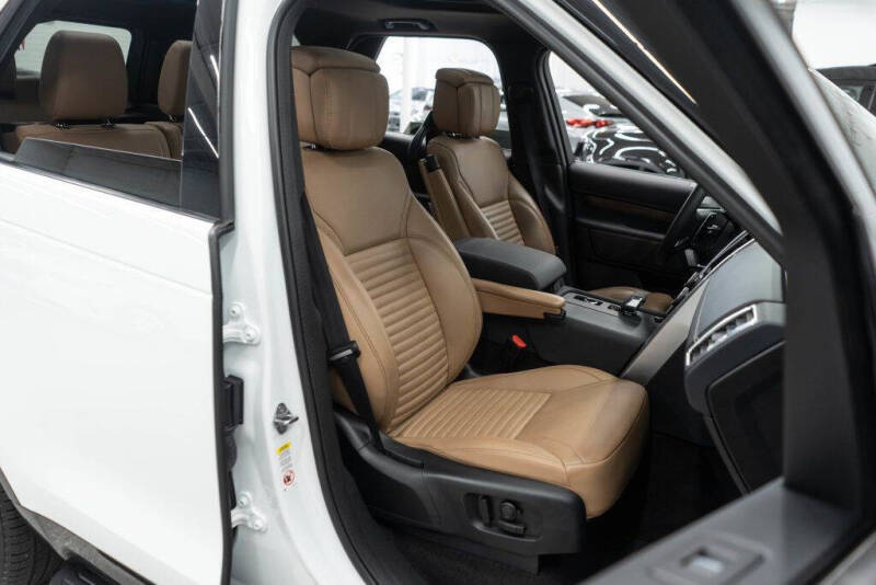 2024 Land Rover Discovery P300 Dynamic SE