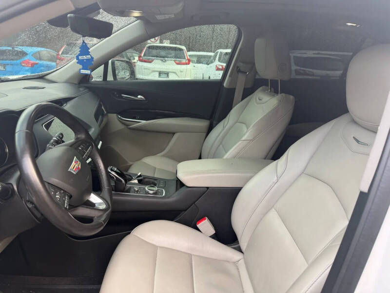 2022 Cadillac XT4 Premium Luxury