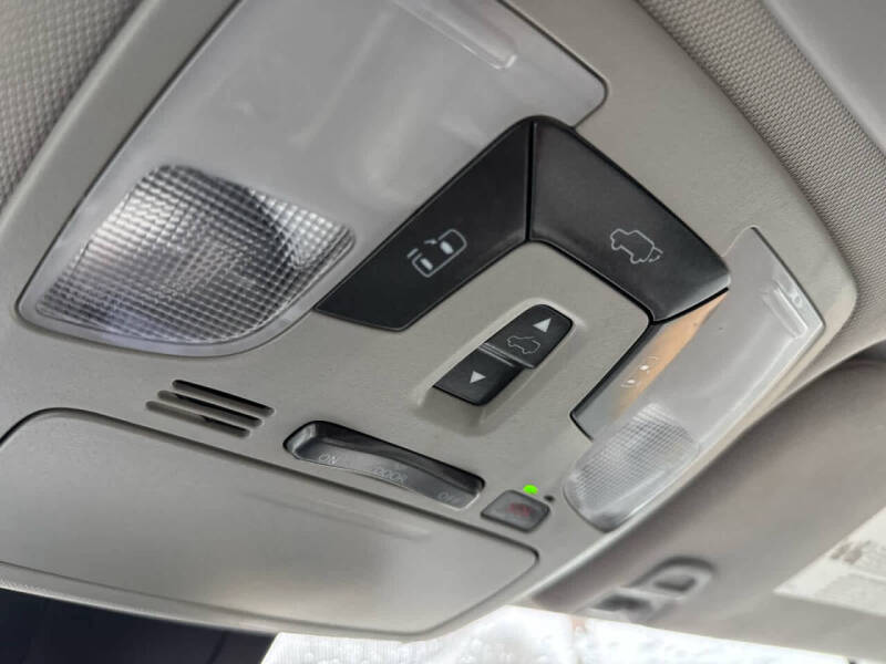 2018 Toyota Sienna XLE 7-Passenger Auto Access Seat