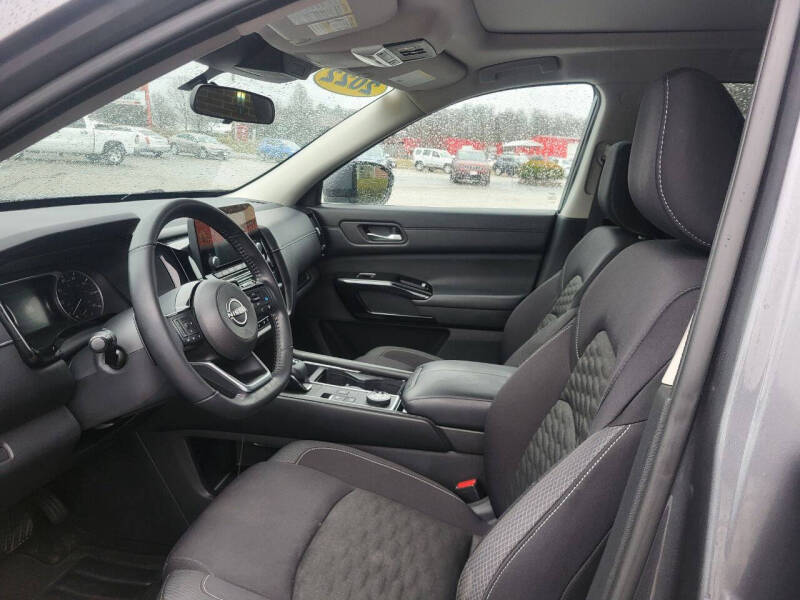 2022 Nissan Pathfinder SV