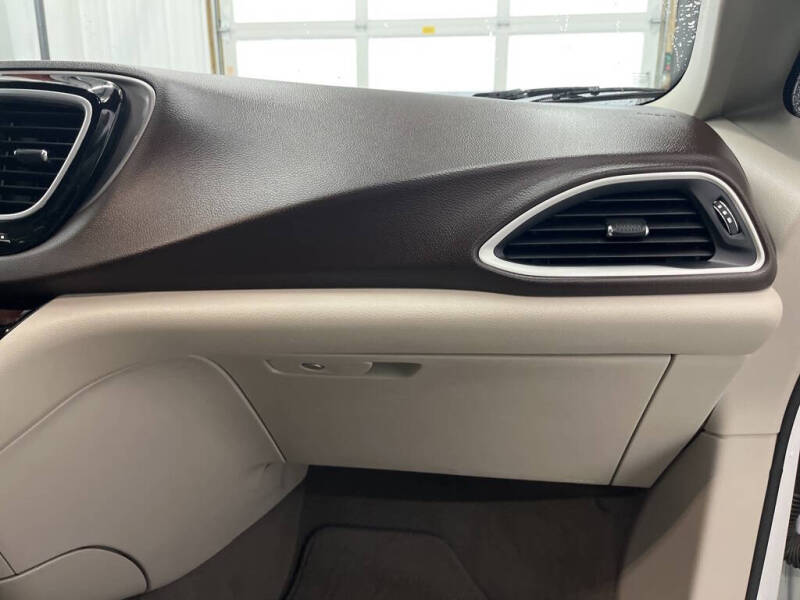 2020 Chrysler Voyager LXi