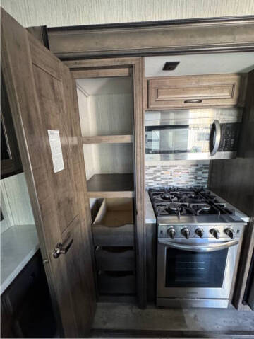2021 Forest River Sandpiper 379FLOK