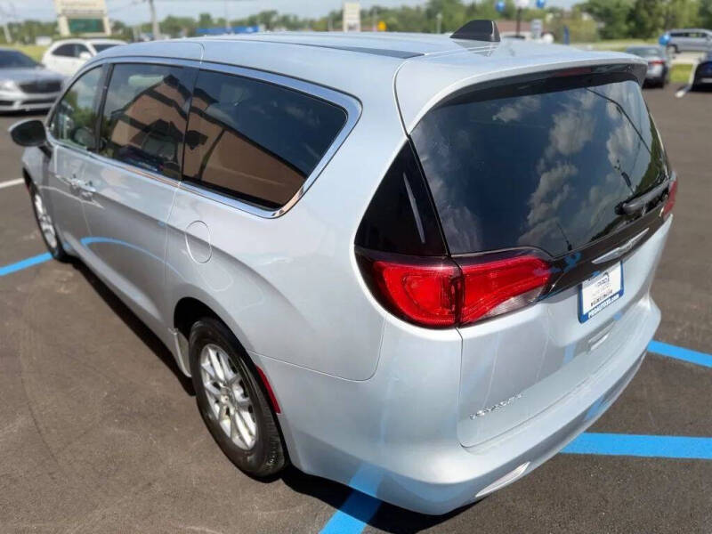 2023 Chrysler Voyager LX