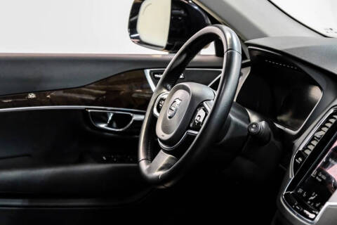 2017 Volvo XC90 T6 Momentum