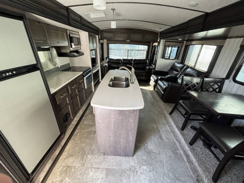 2018 Crossroads RV Sunset Trail 33SI