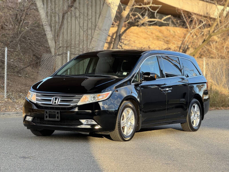 2011 Honda Odyssey Touring's photo
