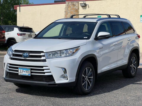 2019 Toyota Highlander Hybrid for sale at North Imports LLC in Burnsville MN