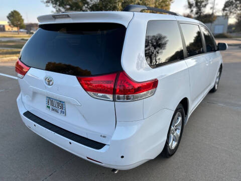 2013 Toyota Sienna LE 8-Passenger