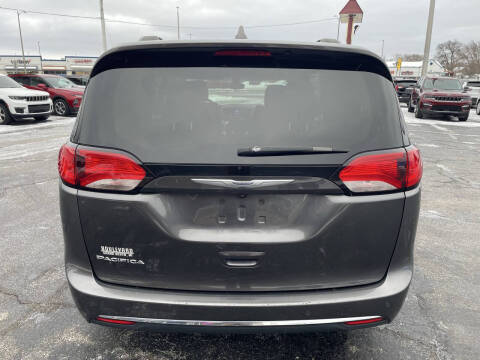 2017 Chrysler Pacifica Touring-L