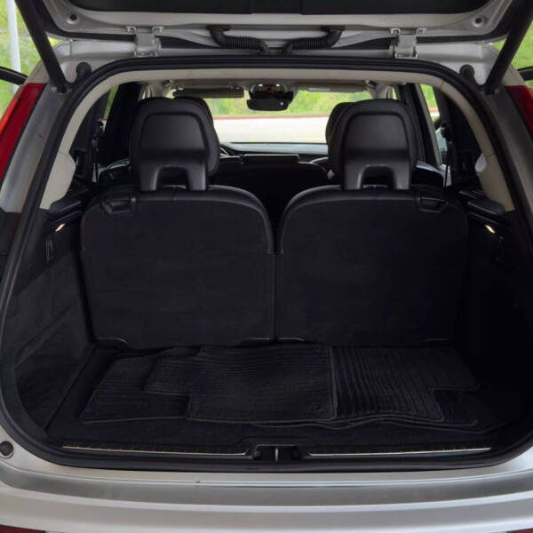 2019 Volvo XC90 T6 Momentum