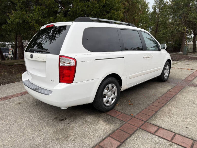 2008 Kia Sedona LX