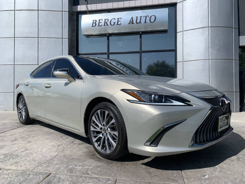 2021 Lexus ES 350's photo